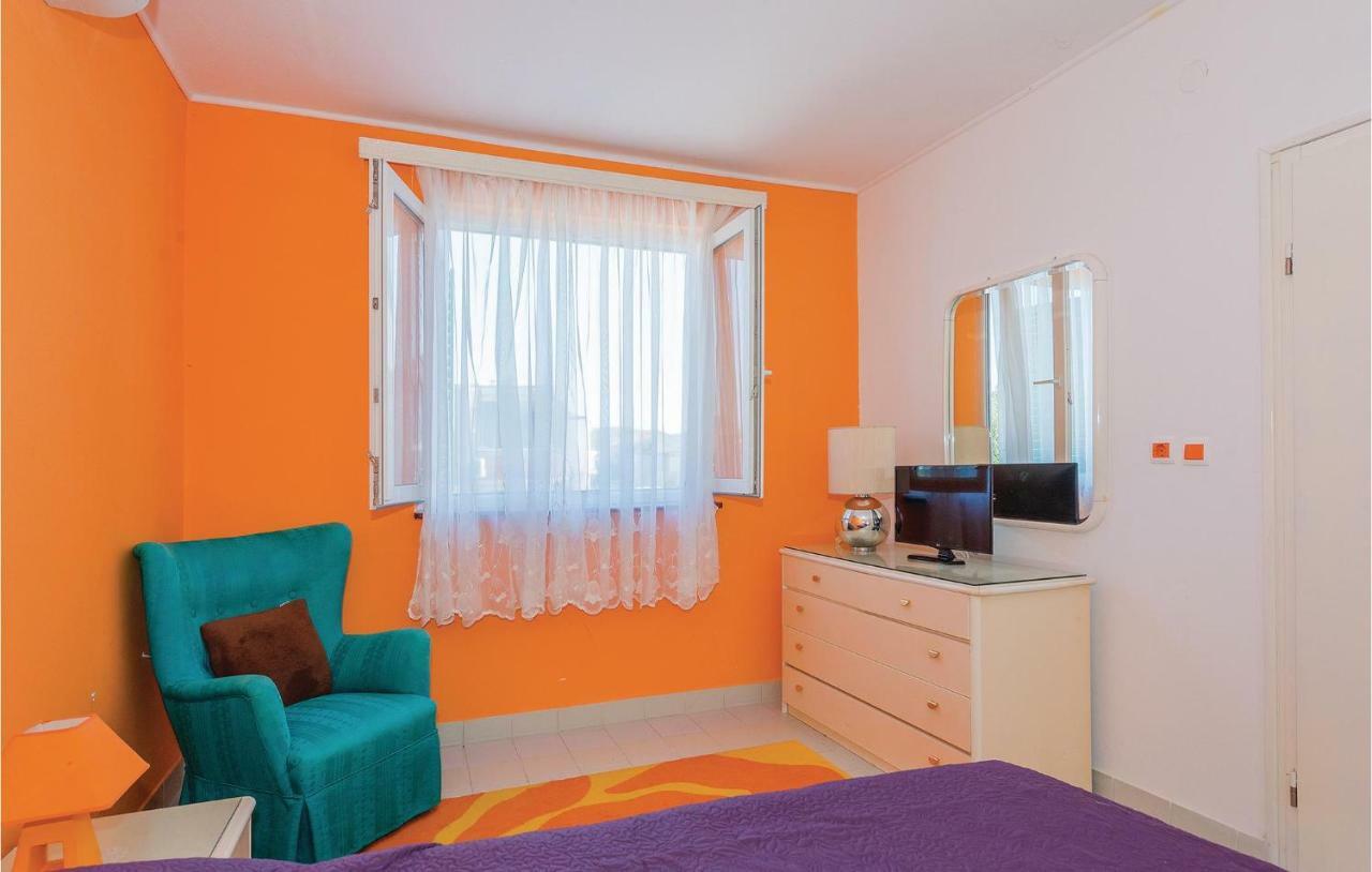 Lovely Apartment In Rogoznica With Wifi Екстер'єр фото